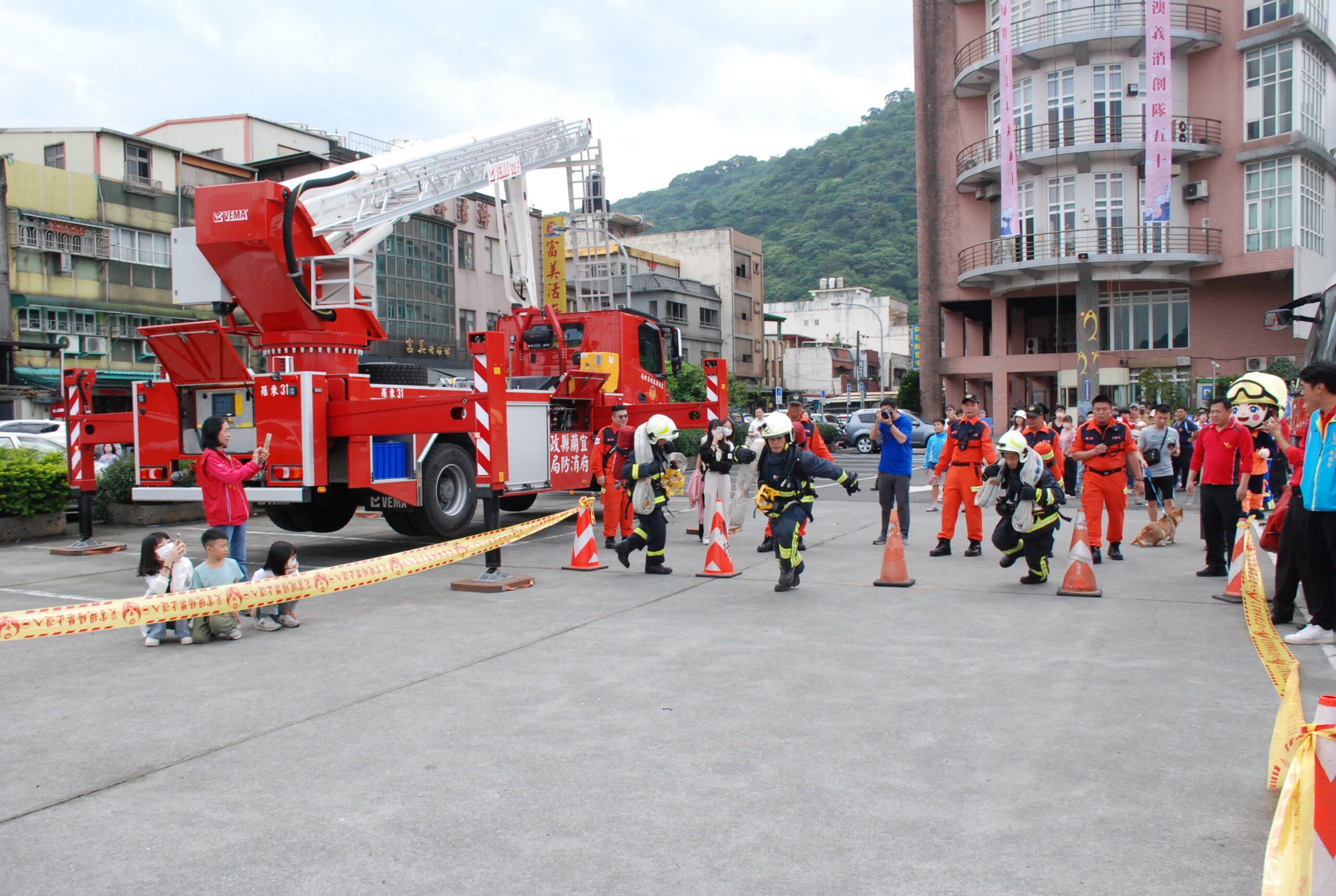 南方澳義消分隊創隊50週年  手護南方澳–手模牆揭碑