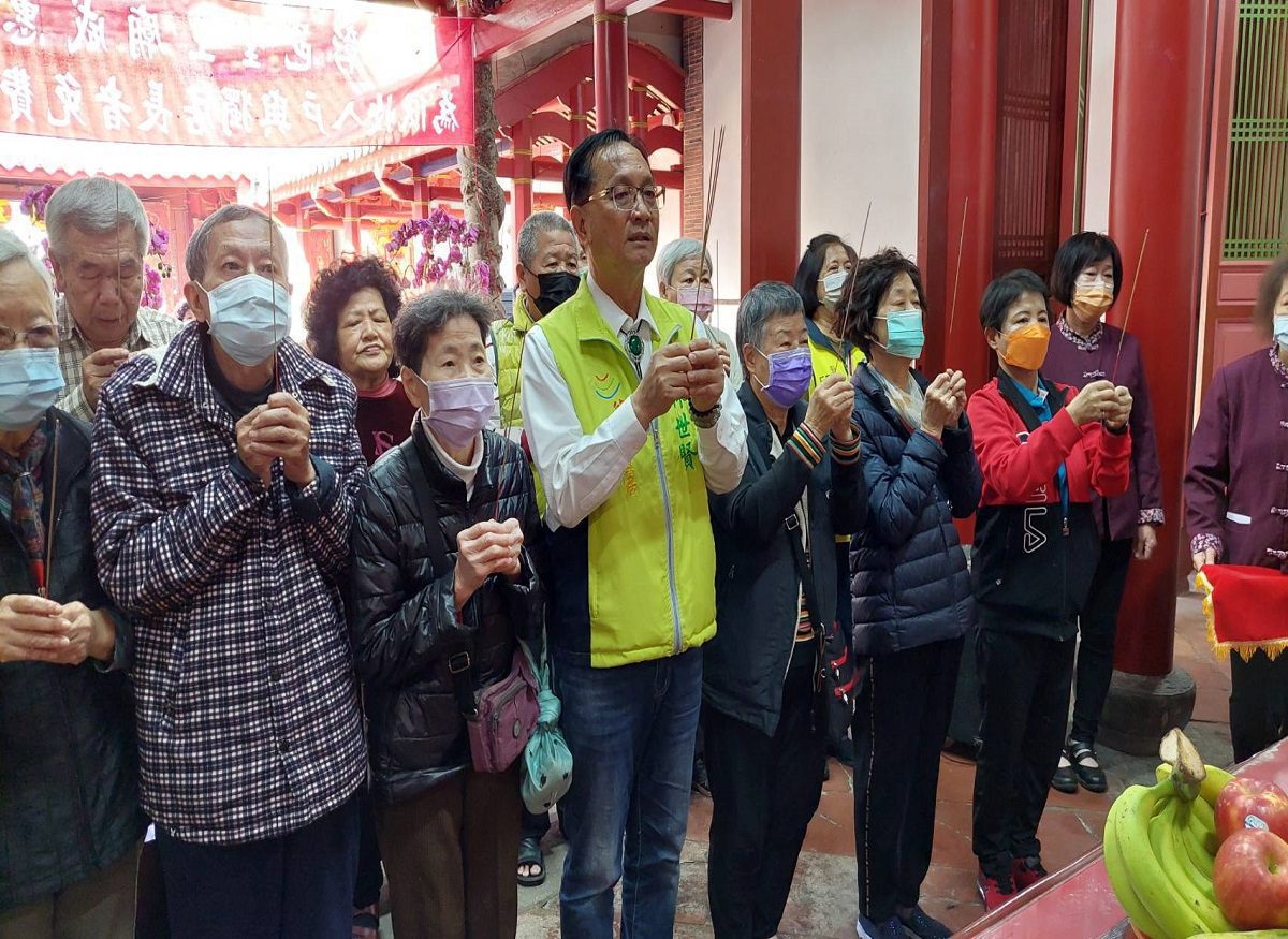 影音／彰市關心弱勢族群福利　為低收入戶與獨居長者免費點燈祈福