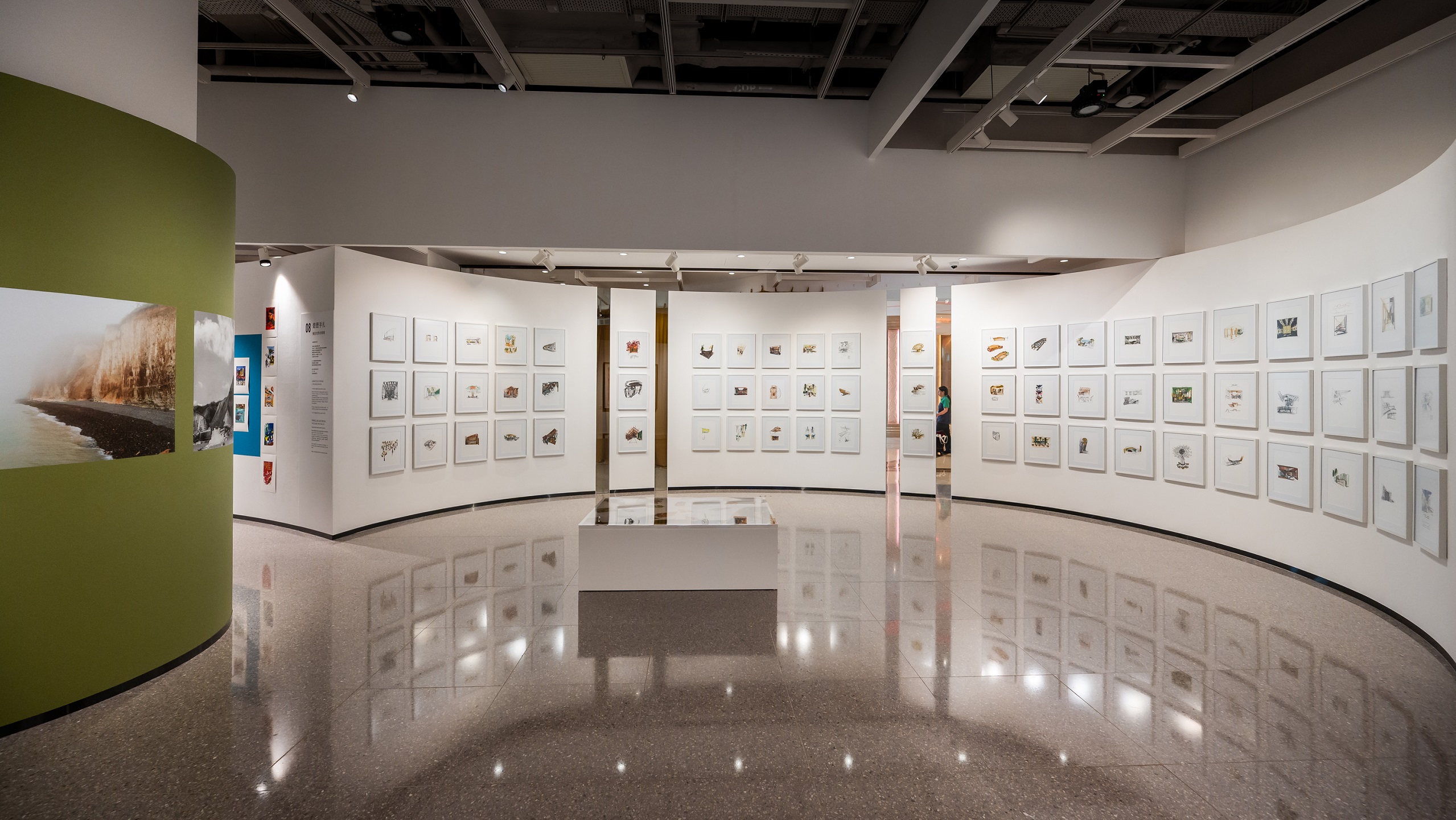 「Bruno Moinard 意象境界」 — 「藝文薈澳:澳門國際藝術雙年展2025 」特展其中一個特備展廳,展出Moinard的為全球不同奢華建築製作的設計手稿,其中包括大師為全新的澳門銀河 嘉佩樂創作的手稿。