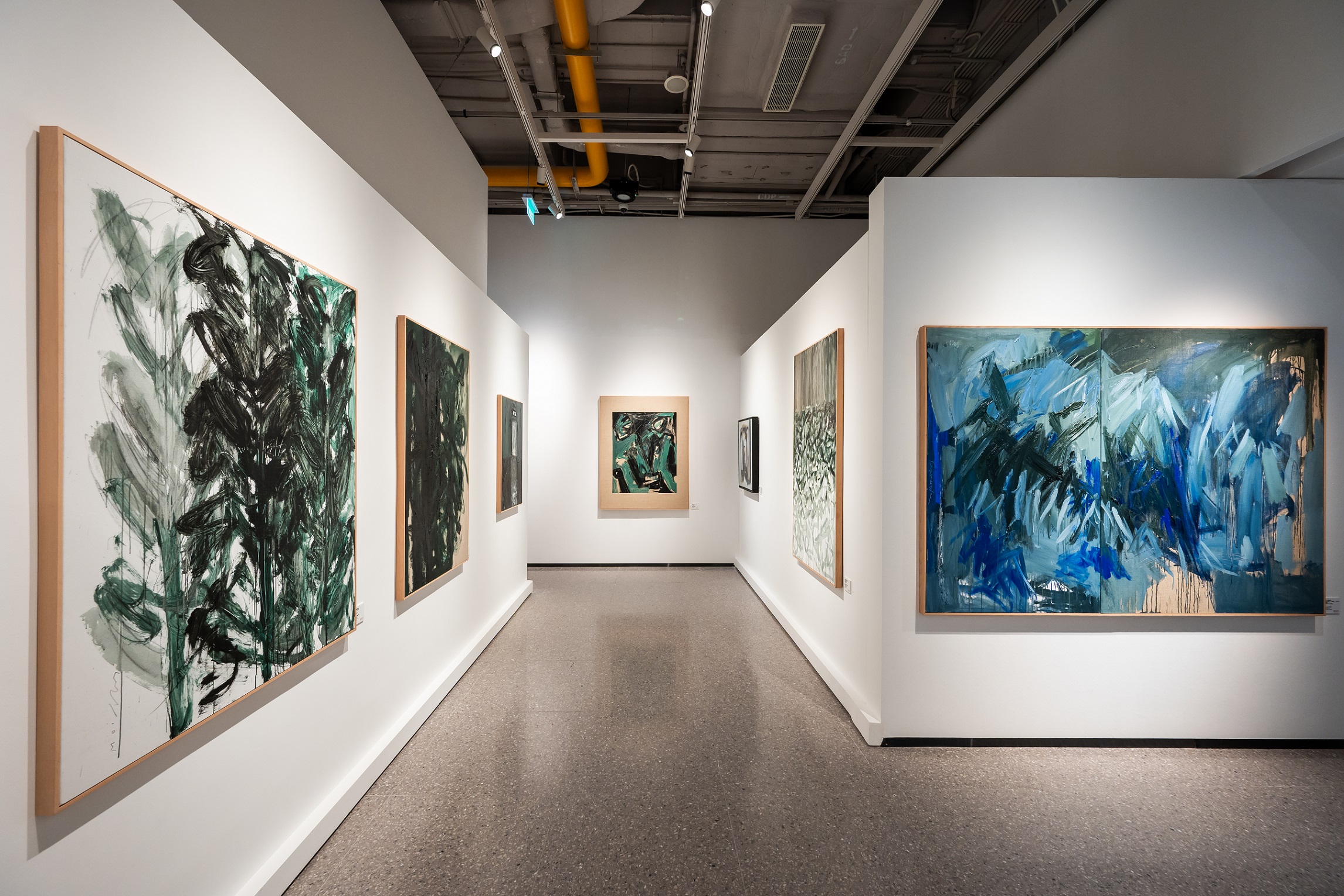 「Bruno Moinard 意象境界」 — 「藝文薈澳:澳門國際藝術雙年展2025 」特展展出多元藝術家Moinard 30年的事業足跡及多幅油畫作品。