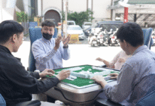 台北街頭驚現「麻將桌」社會實驗 意外揭露此「胡牌神器」!民眾驚呼:這才是打工人的救星!