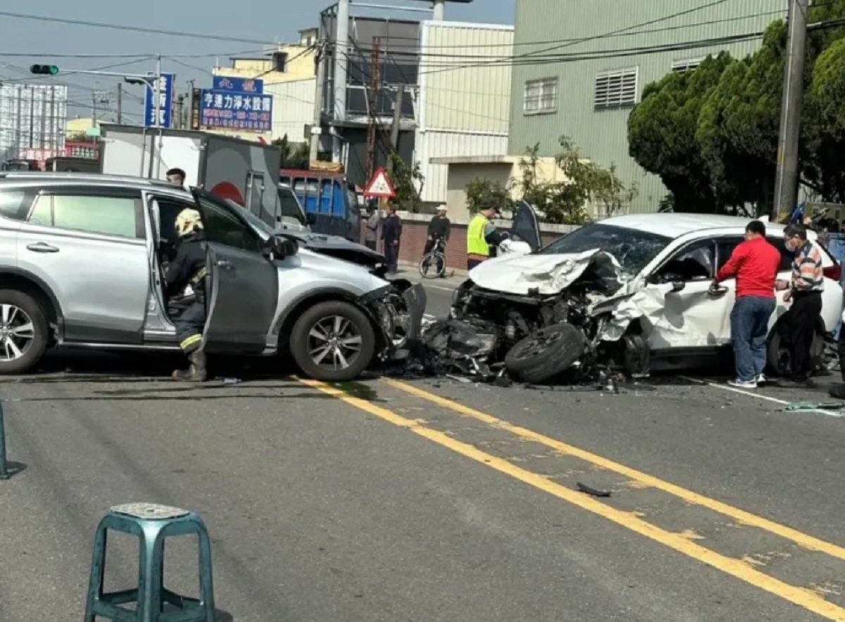 埔心鄉員鹿路傳出嚴重車禍　四車追撞傷勢嚴重轉彰基急救中