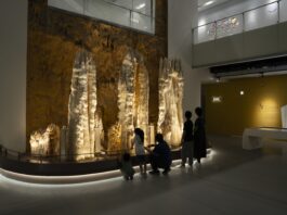 ▲科博館典藏重達5噸、高3公尺的鐘乳石林矗立其中，相當壯觀，也塑造鐘乳石原生的洞穴景觀，得以理解鐘乳石生長脈絡，是此次亮點展品之一。（記者廖家賢翻攝）