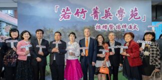 ▲圖:現場貴賓大合影也見證「若竹菁英學苑」正式成立 (圖/億光文教基金會 提供)
