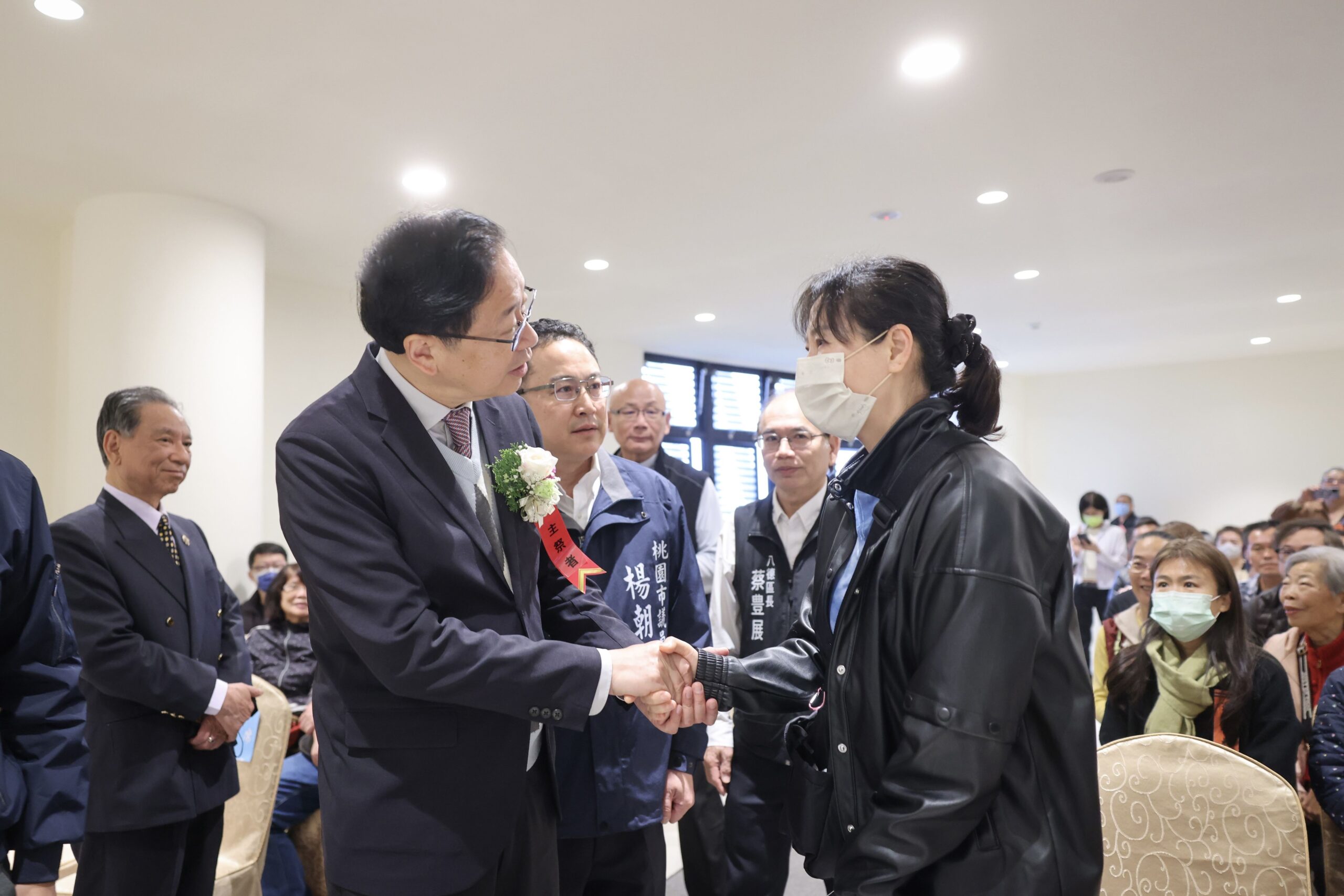 清明祭祖更便利     八德生命紀念館新設帷幕     張善政：小而美工程提供便利祭拜環境