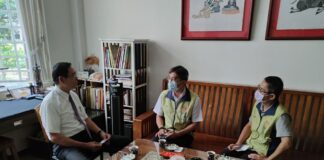 臺中市榮民服務處陳宗貴處長21日前往拜會臺中市國防大學復興崗校友會，宣導國軍退除役官兵輔導委員會各項政策，並就日後雙方合作方式充分交換意見。（圖/臺中市榮民服務處）