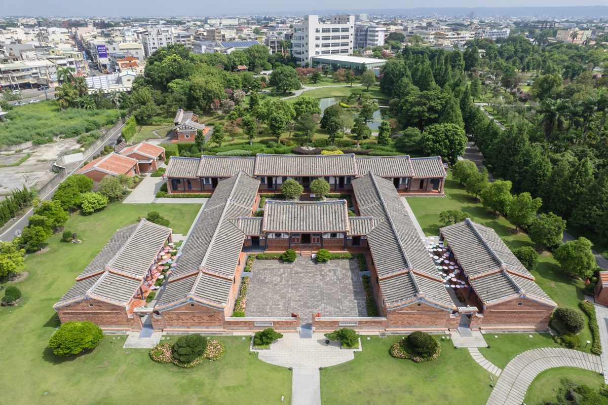 當時光駛入古宅—《成美老車紳士節》  跨世代經典老車齊聚百年園林