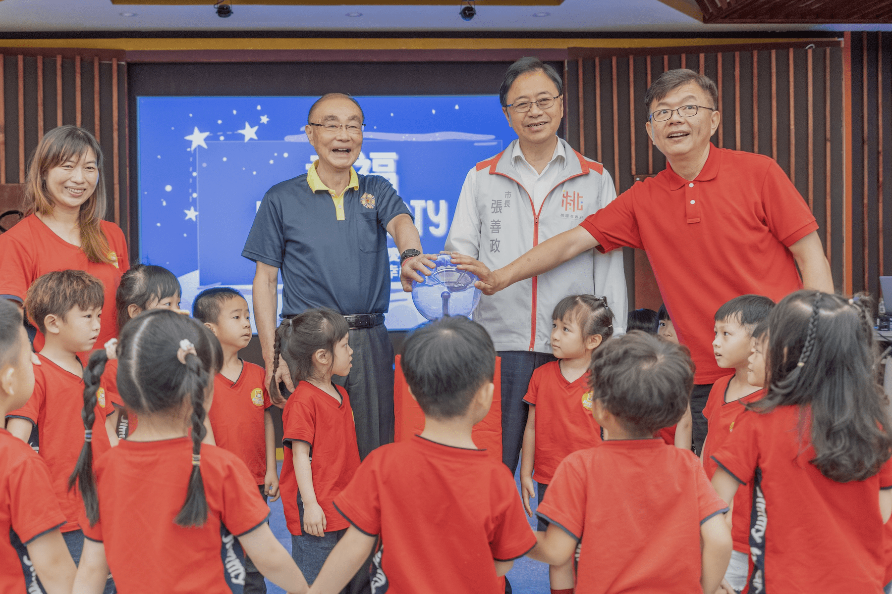 榮耀榮民     桃園榮譽國民之家滿載50年感恩與關懷