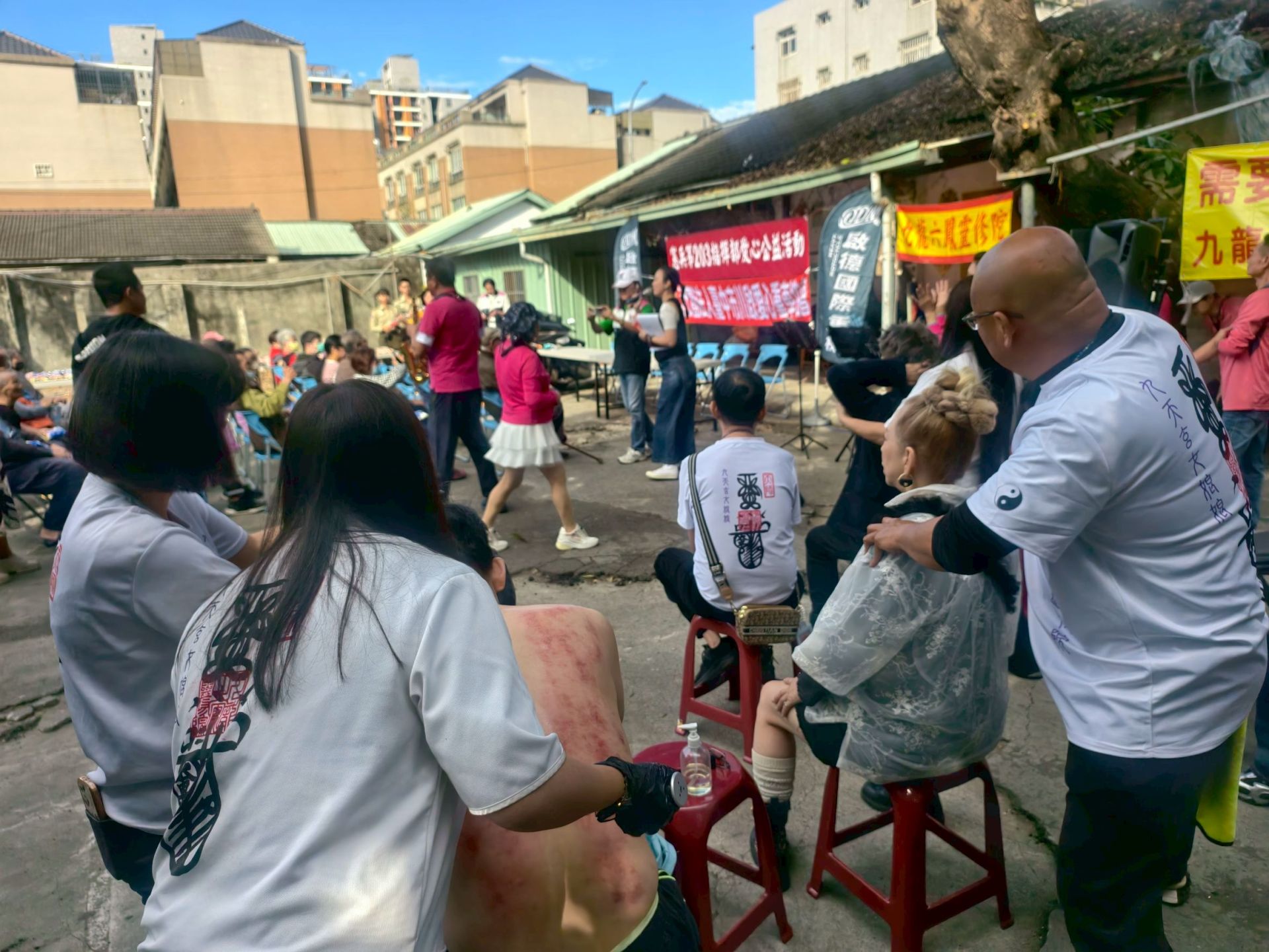 憲兵第203指揮部攜手川啟愛心重車協會　富台里歲末敬老活動暖心登場