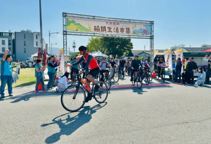 bBnagHA2ZAHZjyICQkJ1 苗栗縣《天后遍路–稻鎮生活市集》11/29舉行「天后遍路一日騎旅」啟程,鼓勵遊客以低碳騎旅方式探訪苗栗山海行旅魅力。(圖/記者林均和攝)