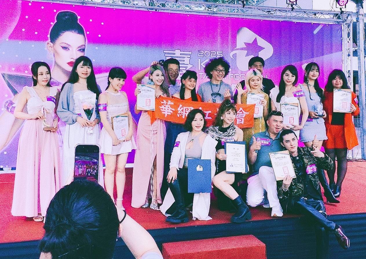 中華網紅協會於 2025 臺北網紅節期間舉辦「TY Star 網紅獎」頒獎，表揚具影響力的優秀創作者，現場氣氛熱絡。