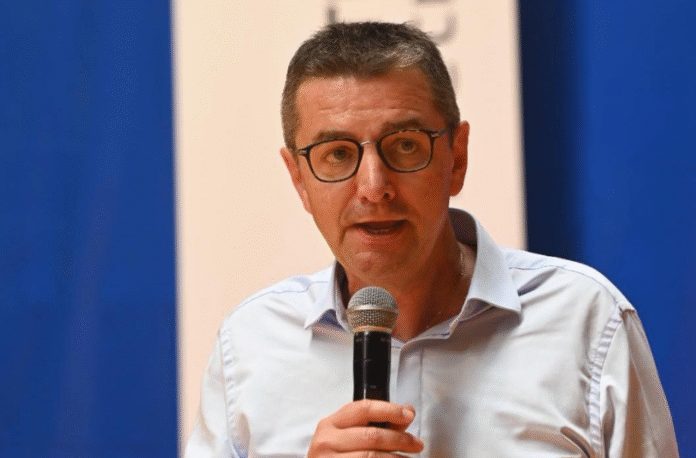 105532-832794727630355814466047800428597410162208307064169592368542008692