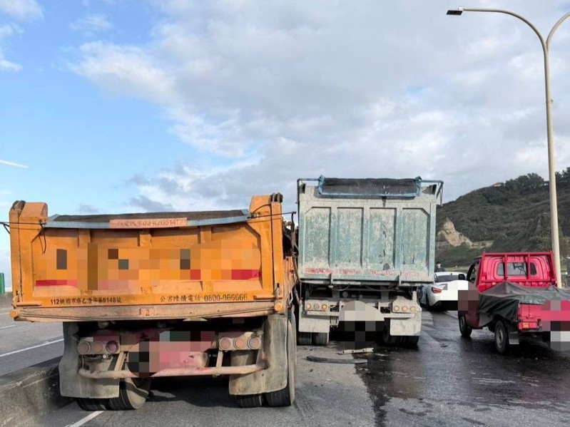 黃男駕駛砂石車，因來不及反應而追撞，導致事故發生。