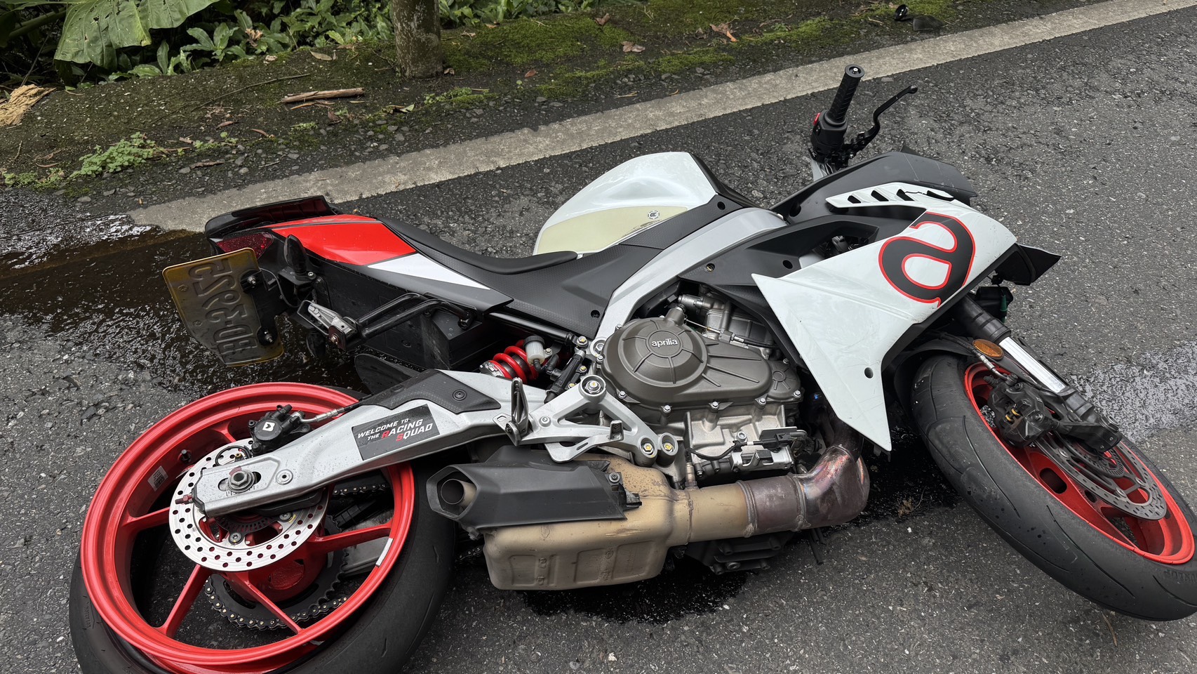 新北市坪林區北宜公路昨（14）日上午11時許發生1起重機自摔事故。