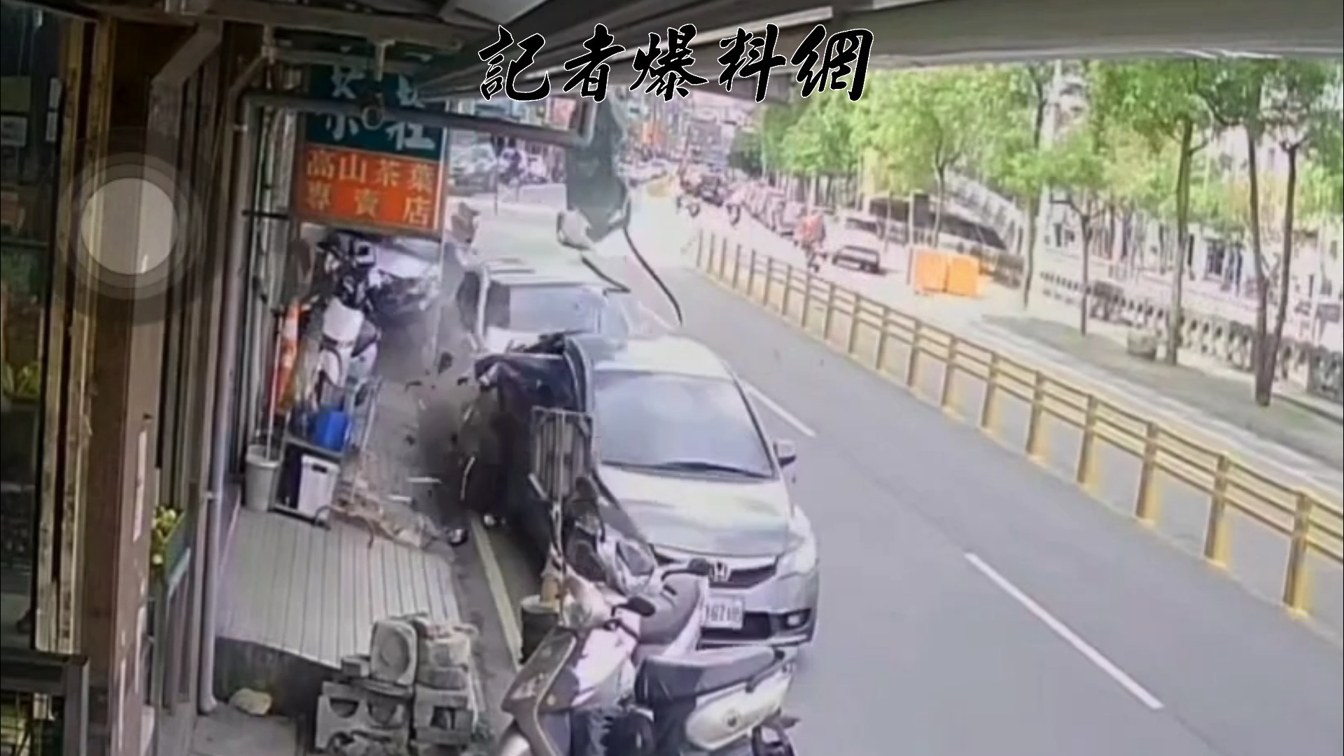 基隆市仁一路一帶，今（15）日上午11時許發生1起嚴重連環車禍。