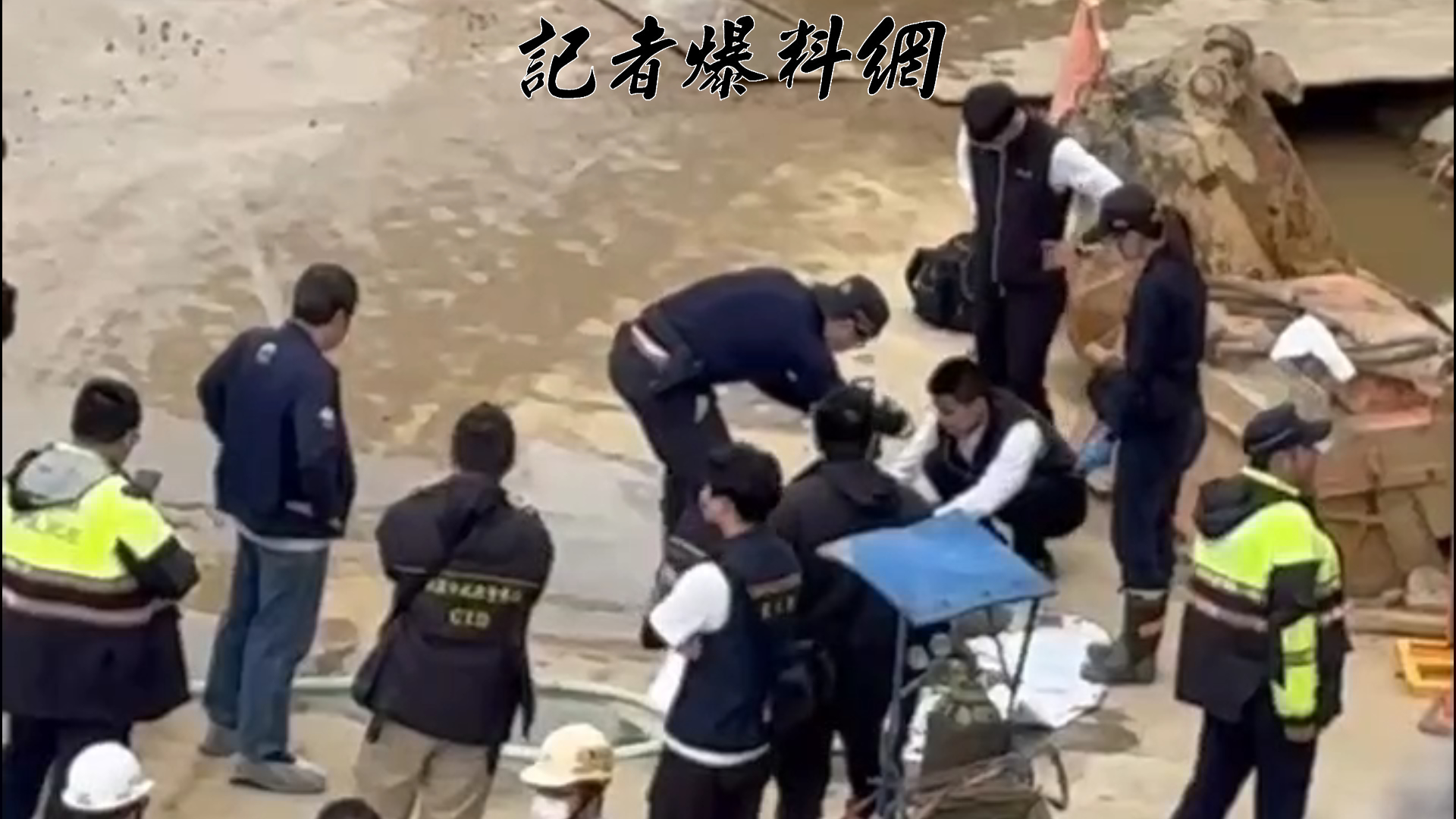 警方獲報趕抵後立即封鎖現場,並通報偵查隊鑑識人員到場採證。