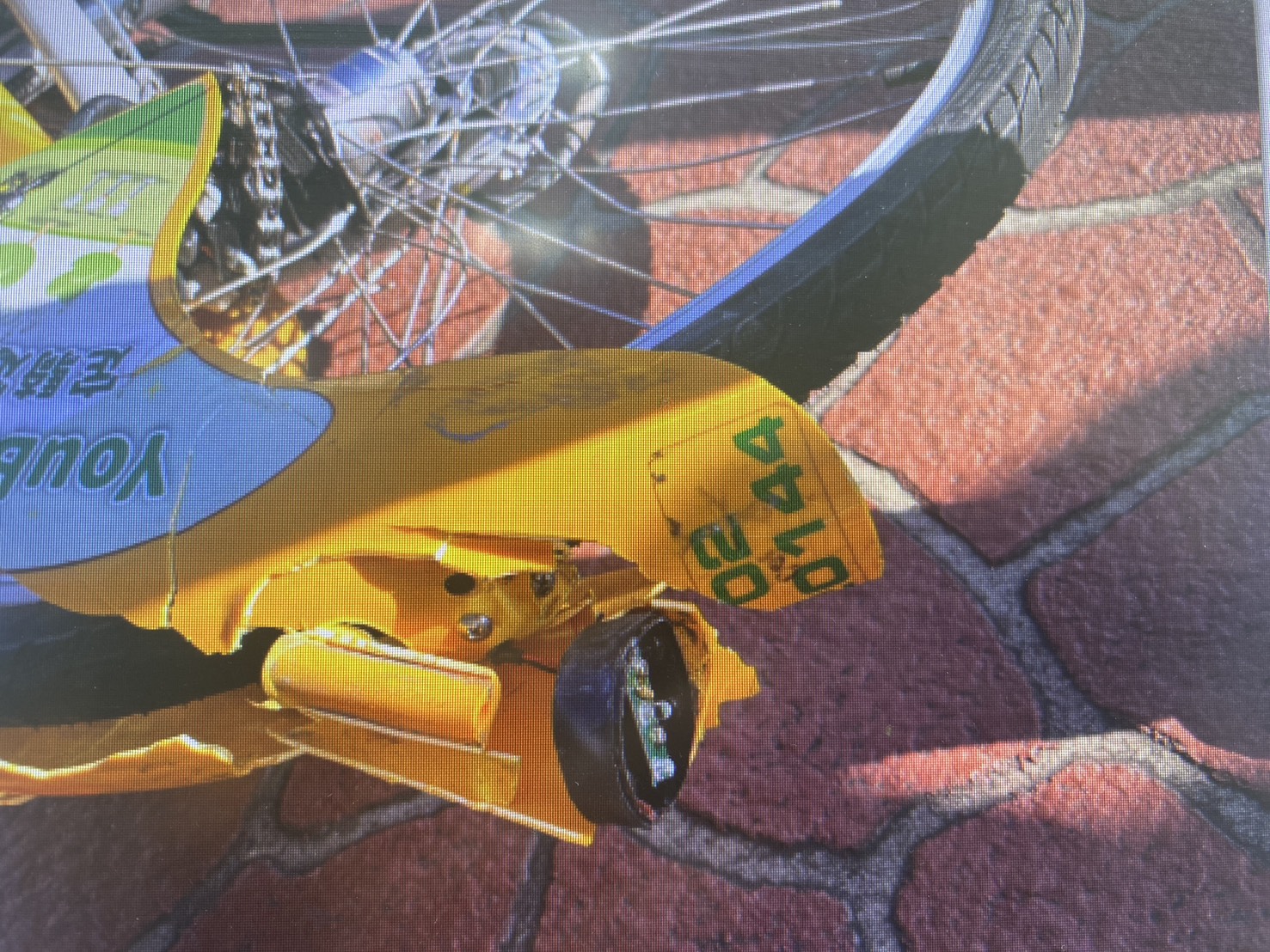 事故造成洪姓女移工右腿骨折。