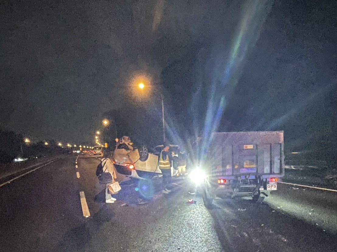 國道3號北向18公里南港福德段，今（18）日傍晚18時許發生「4車連環撞」交通事故。