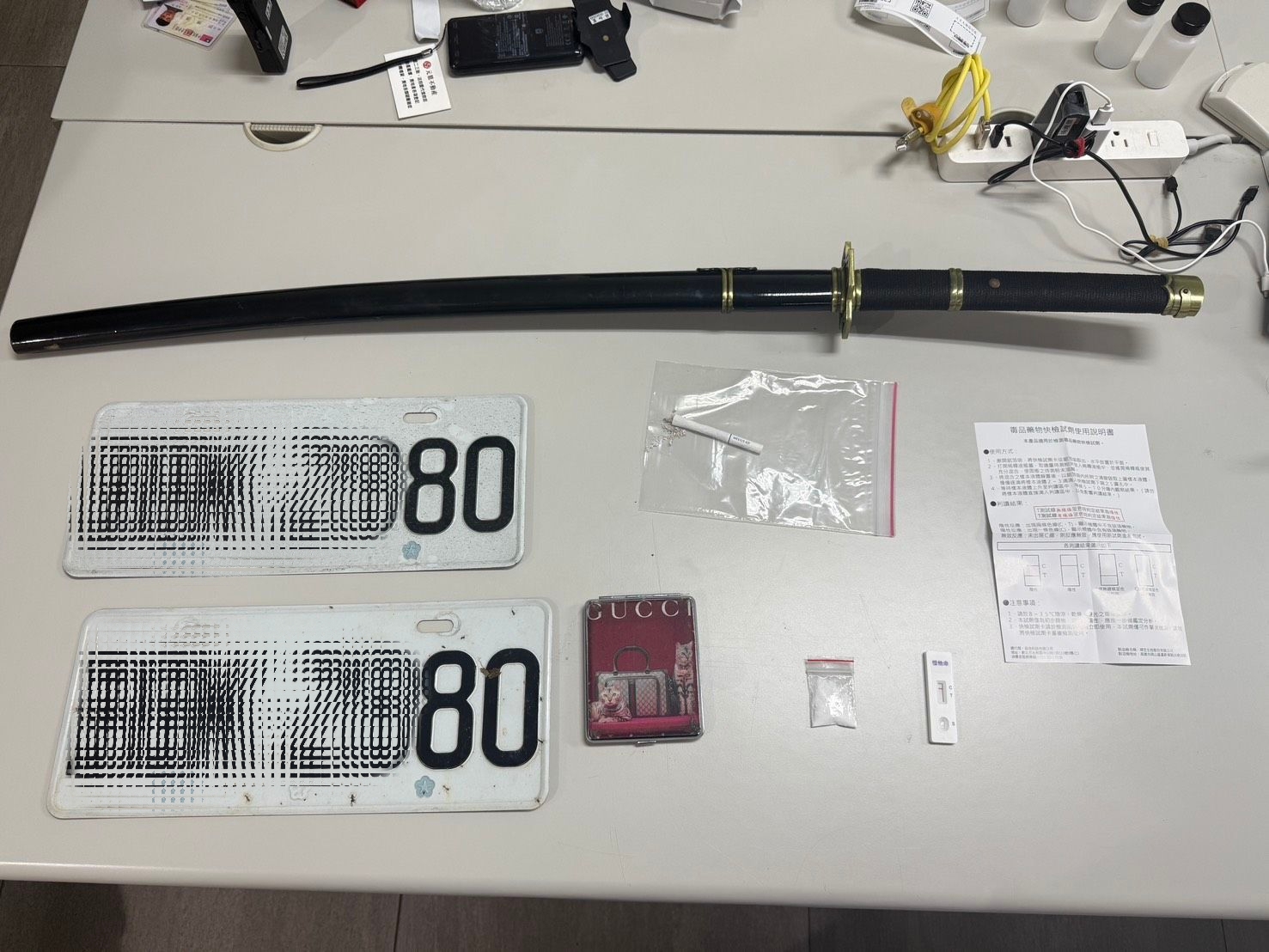 警方查扣偽造車牌並依法沒入涉案車輛。