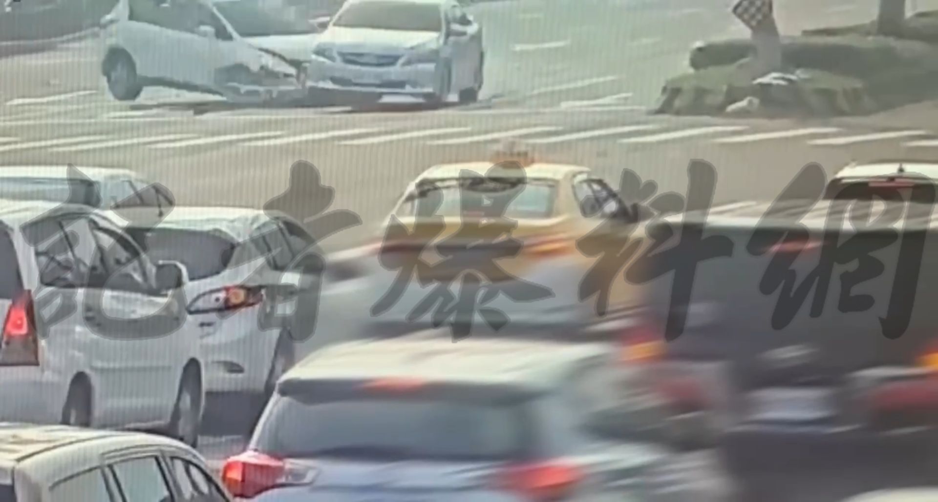 台北市士林區承德路5段昨（21）日早晨8時許發生1起酒駕追撞事故。