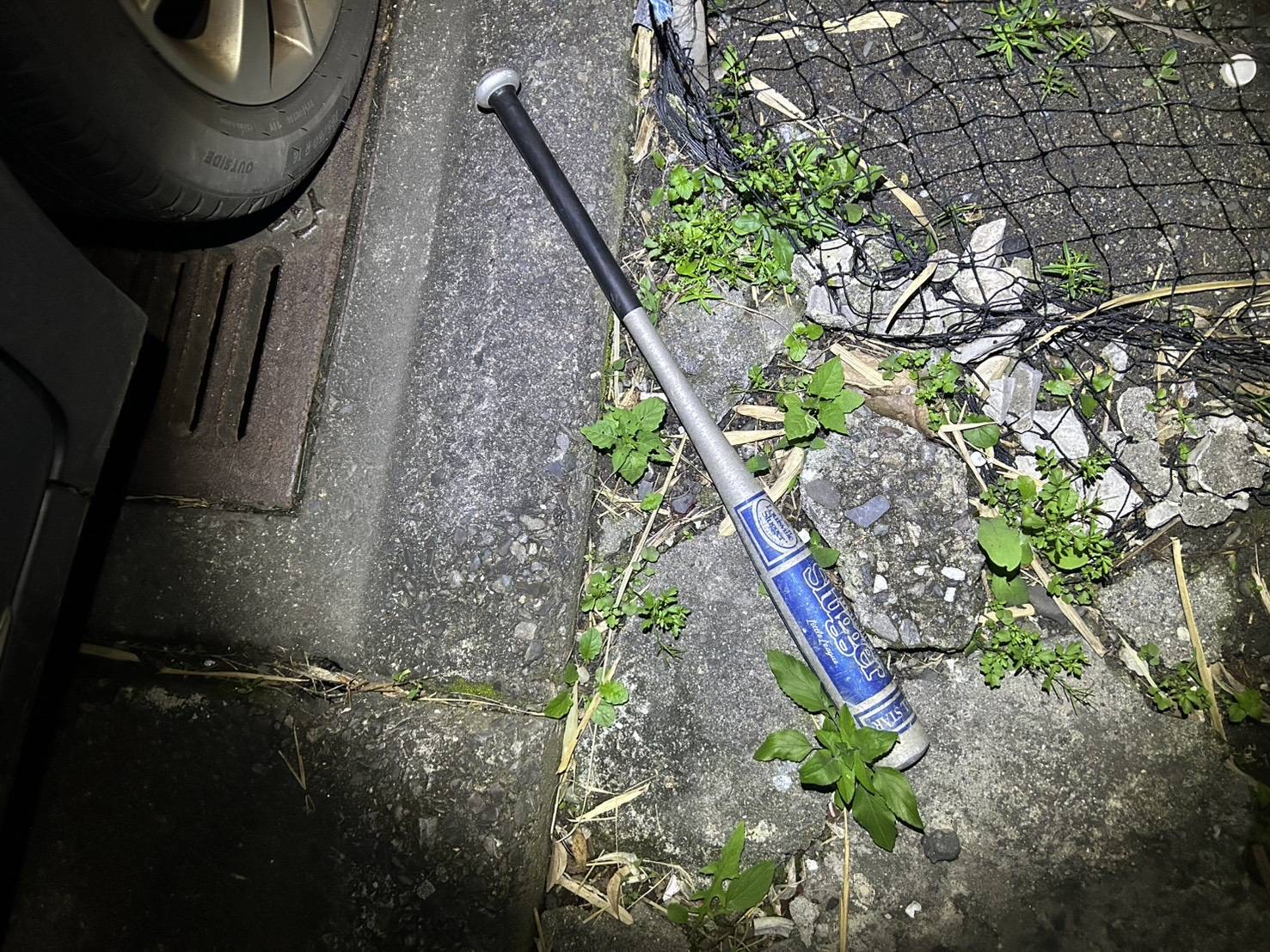 警方現場查獲1支球棒。