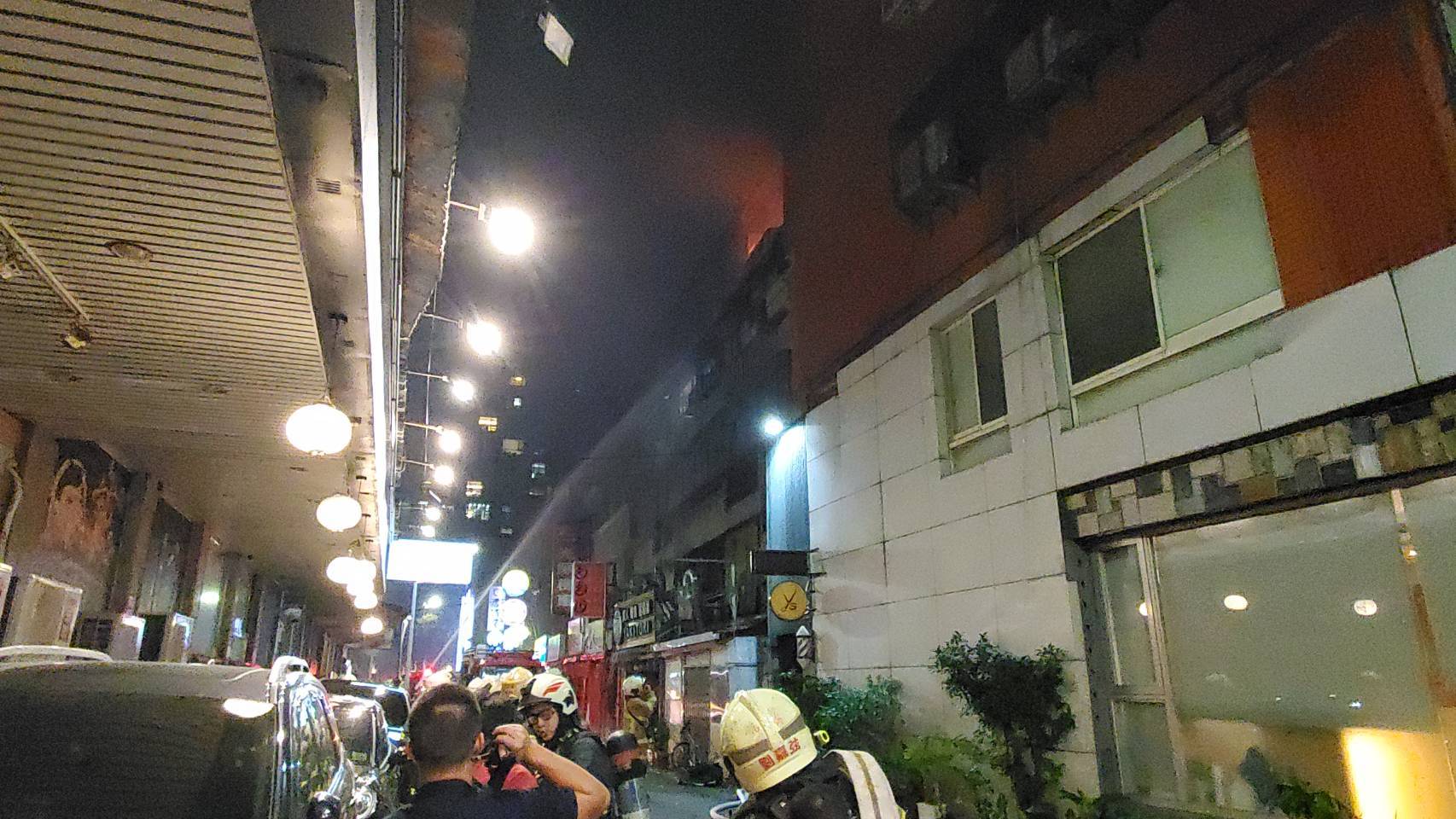 台北市中山區民權東路1段38巷內，今(24)日晚間20時傳出嚴重火警。