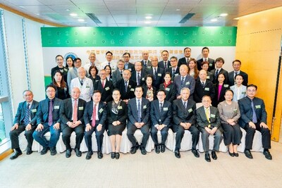 「養和醫療集團與中國醫學科學院腫瘤醫院深圳醫院合作備忘錄簽署儀式」全體嘉賓合照。