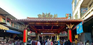 苗栗推出「天后藝境軸帶」的山線及海線兩條遊程，天后信仰+藝術感受不同的山海趣味及體驗-通霄拱天宮。(圖/記者林均和攝)