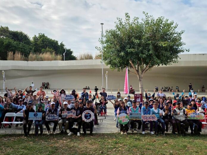 ▲勞資健行活動啟動合照。