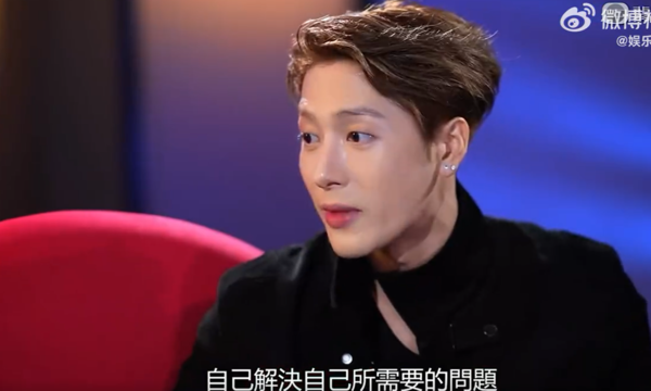 王嘉爾大方說單身生活有生理需求就「自己解決」。(圖/翻攝微博)