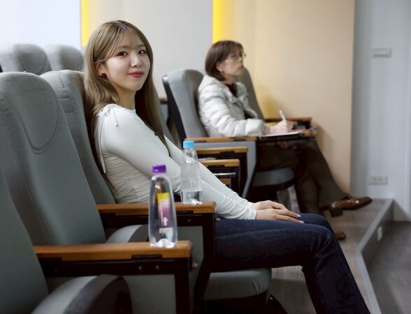 廉世彬現身大學校園。（圖／文化大學新聞系提供）