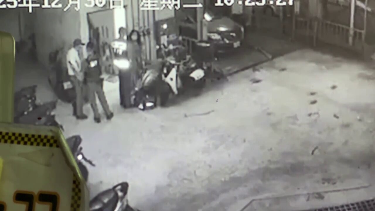 ▲女子遭潑鹽酸後立即逃出喊救命(圖/記者王俊勝 翻攝)