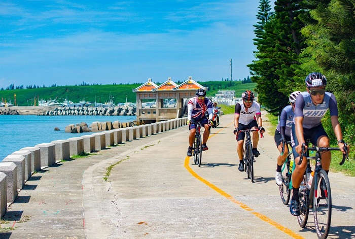 今年的澎湖跳島101K自行車活動分別有101K自我挑戰組及22K的休閒體驗組。(澎管處提供)