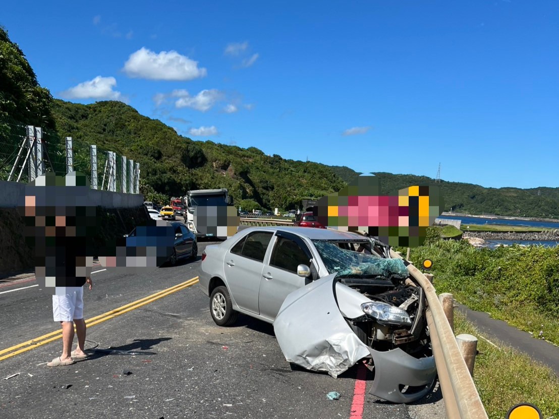 新北市瑞芳區台2線濱海公路，今（26）日上午9時許發生1起嚴重車禍。