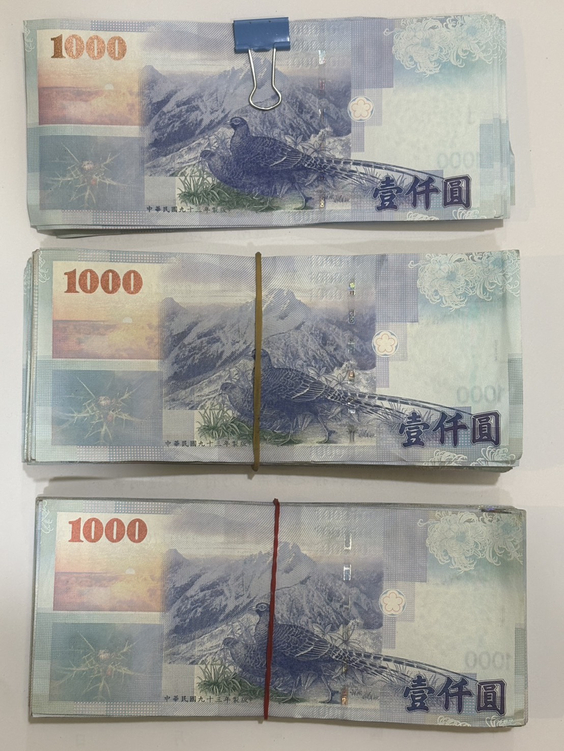 警方獲報後迅速趕抵現場，將林男當場壓制逮捕，並查扣所有被搶走的現金。
