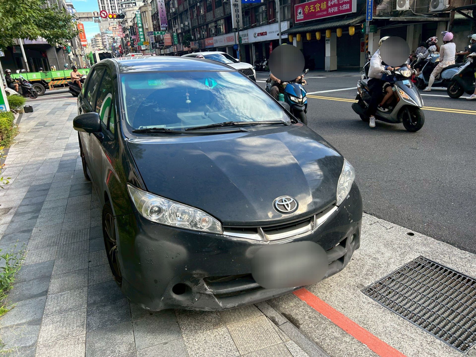 警方進一步查驗鍾男身分駕籍時，發現他駕照早在2022年就因多次違規被吊銷。