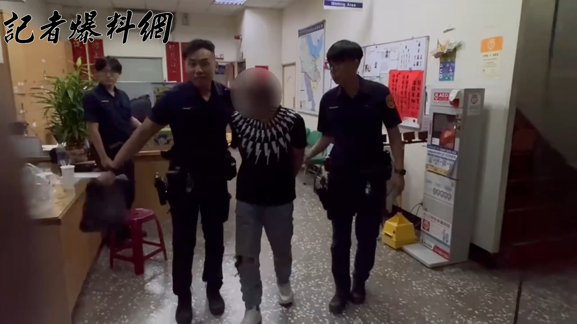 警方依傷害、侵入住宅及毀損等罪嫌，將鍾男移送新北地檢署偵辦。