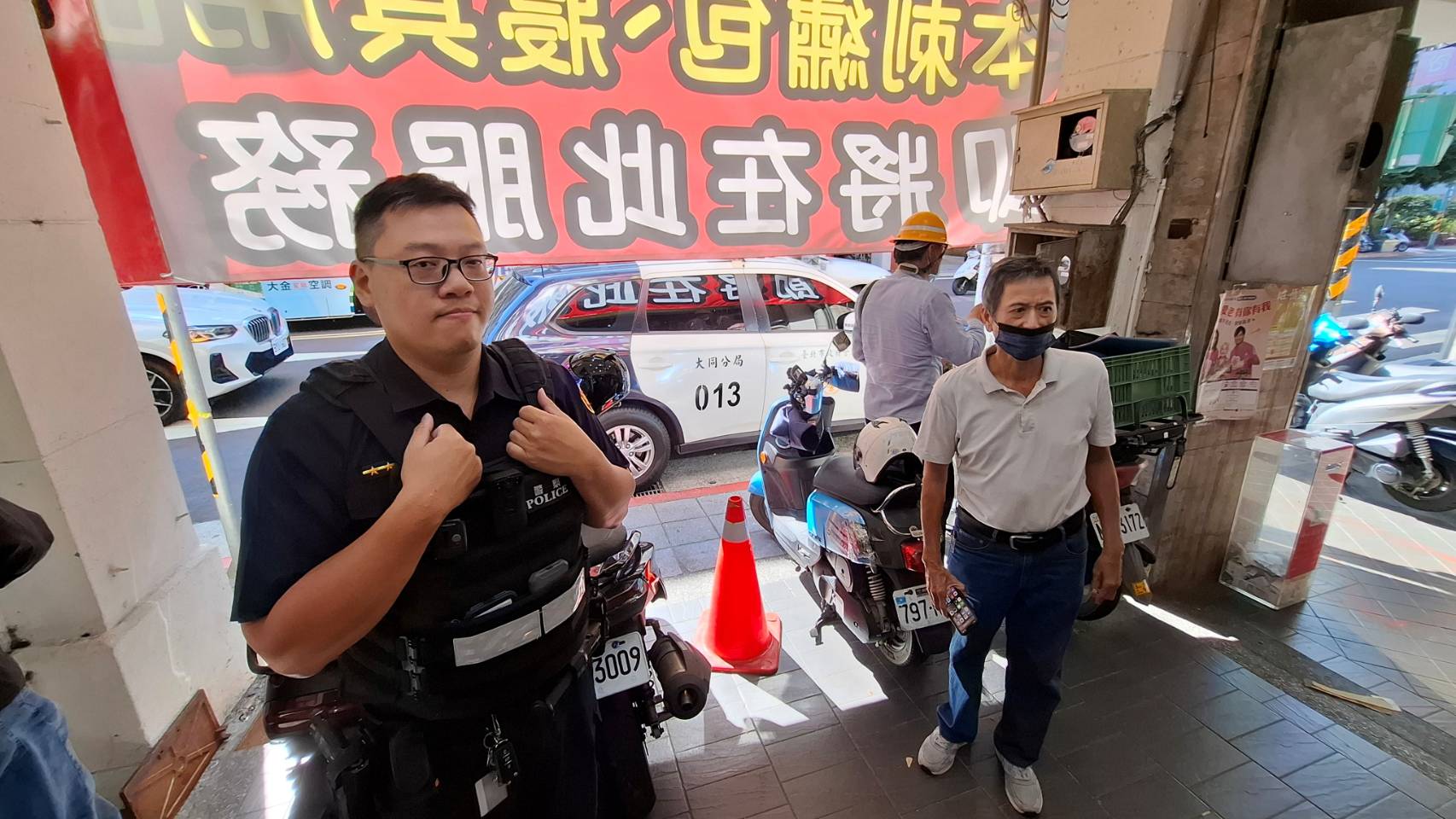 市府都市發展局、大同分局、台電及自來水公司聯手執行斷水斷電，由警方在場維安。