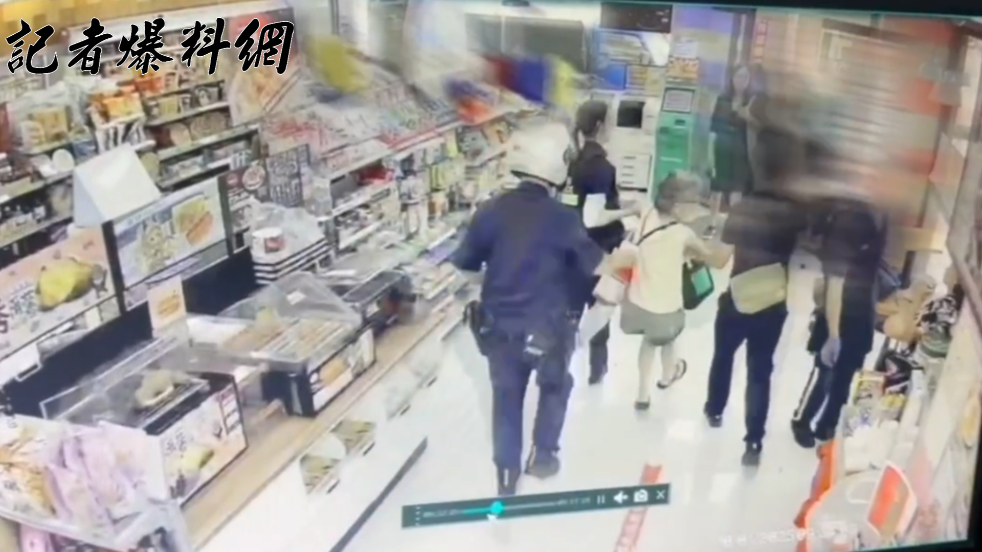 警方在進一步查證其身分時，曾婦情緒激動，不斷反抗並大喊「不是我」、「這是假的」、「救命啊」。