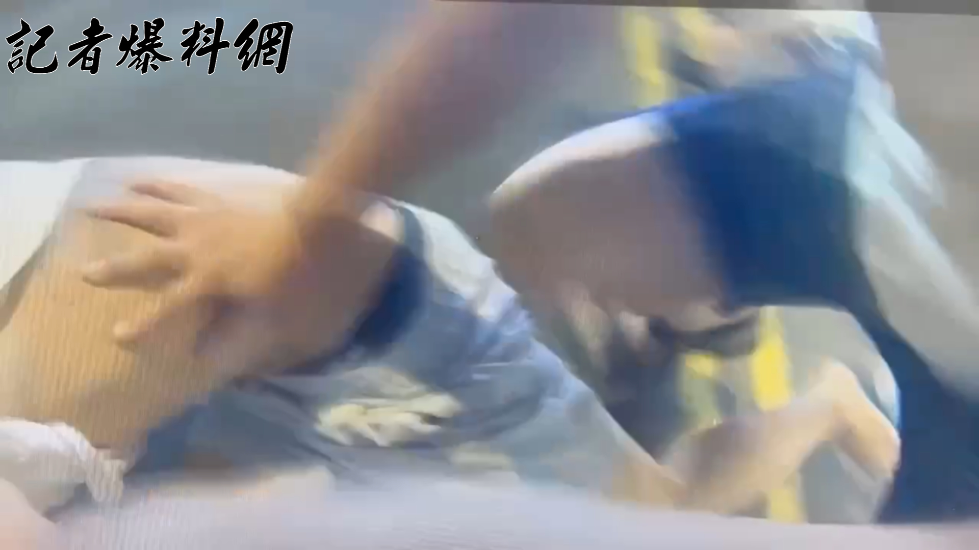 陳男在逃竄過程中擦撞1名女路人後倒地，隨即被一旁見義勇為的民眾壓制。