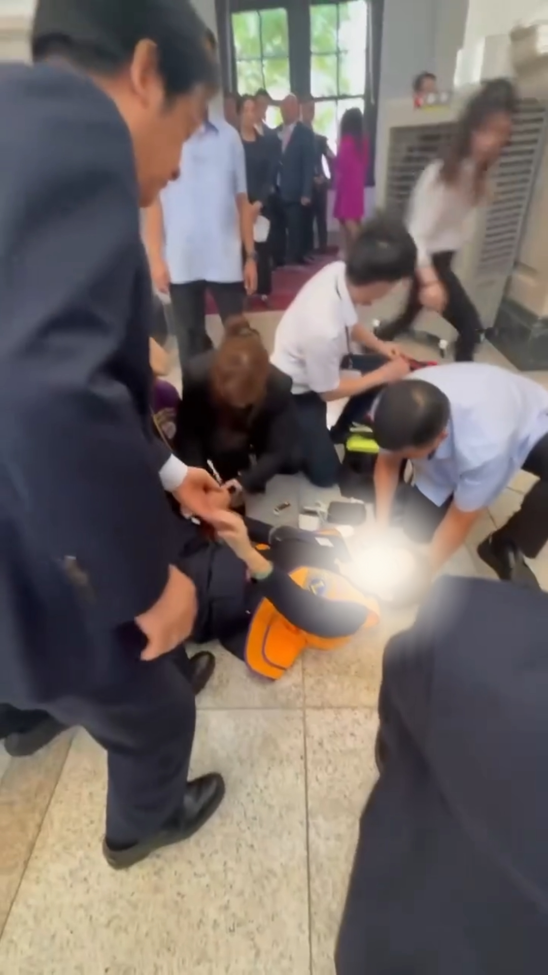 賴清德的即時處置發揮作用,該名獅姐在幾分鐘後就清醒,經判斷已無大礙。