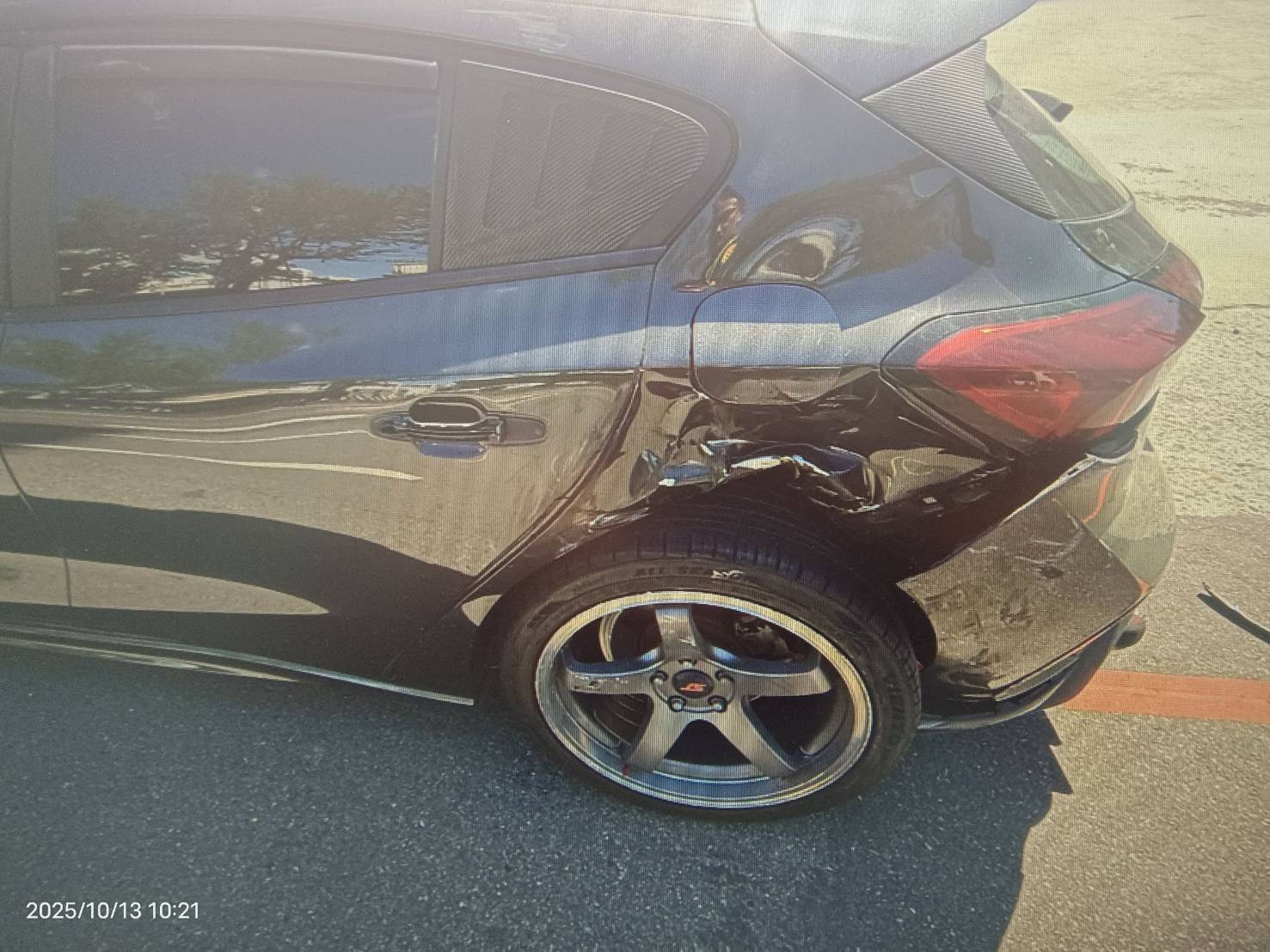 ▲▼蔡男右前車頭與對方左後車尾發生碰撞。