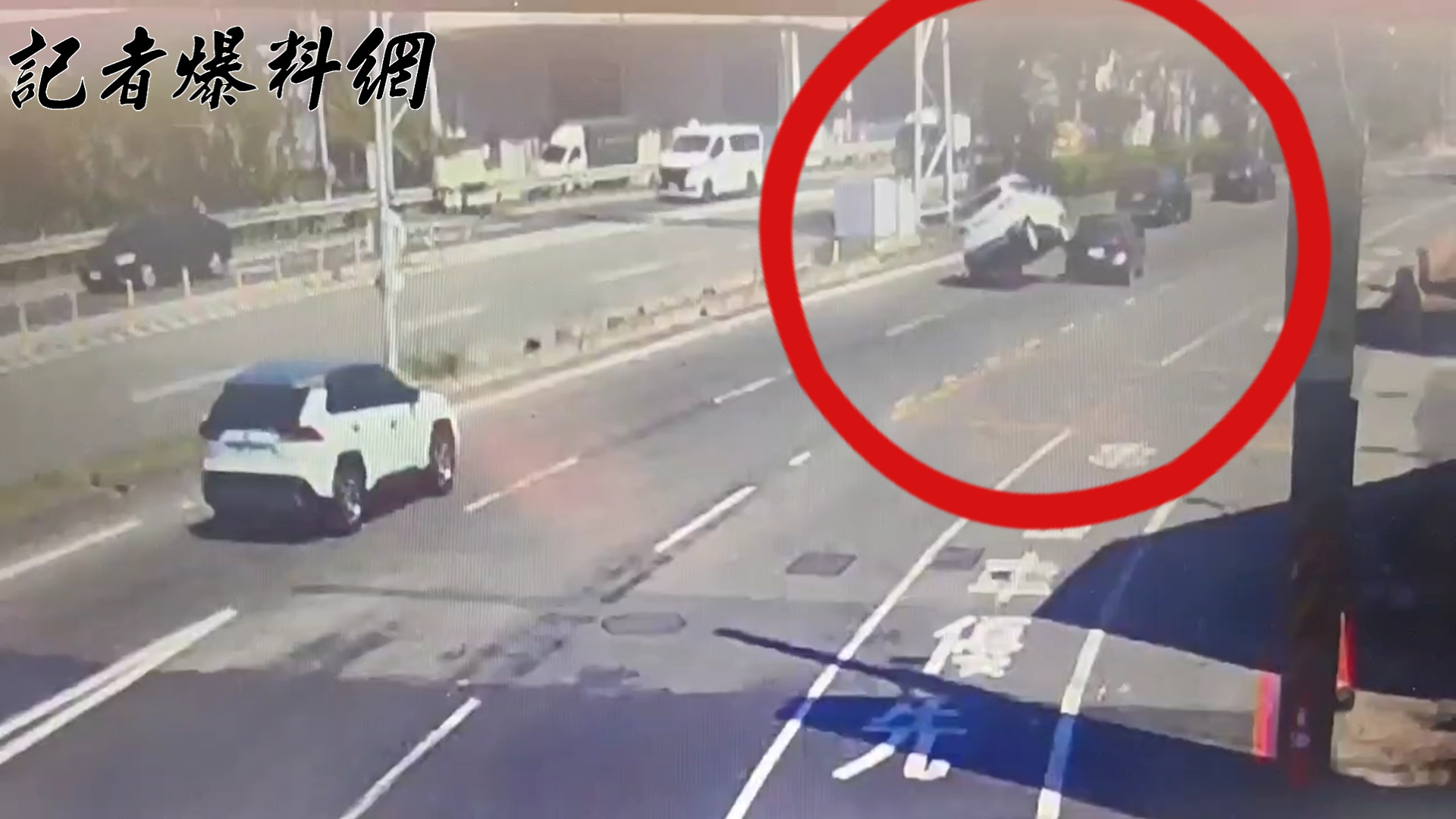 桃園市八德區福德一路往新北市鶯歌方向，本（10）月9日上午10時許發生1起驚險的擦撞事故。