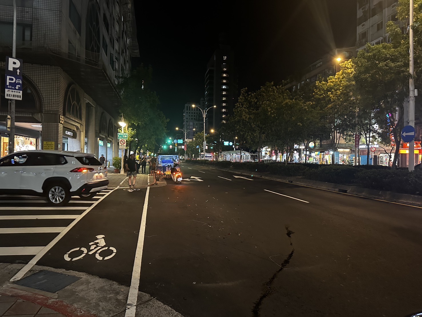 台北市大安區信義路四段一帶，昨（13）日晚間19時許發生追撞事故。