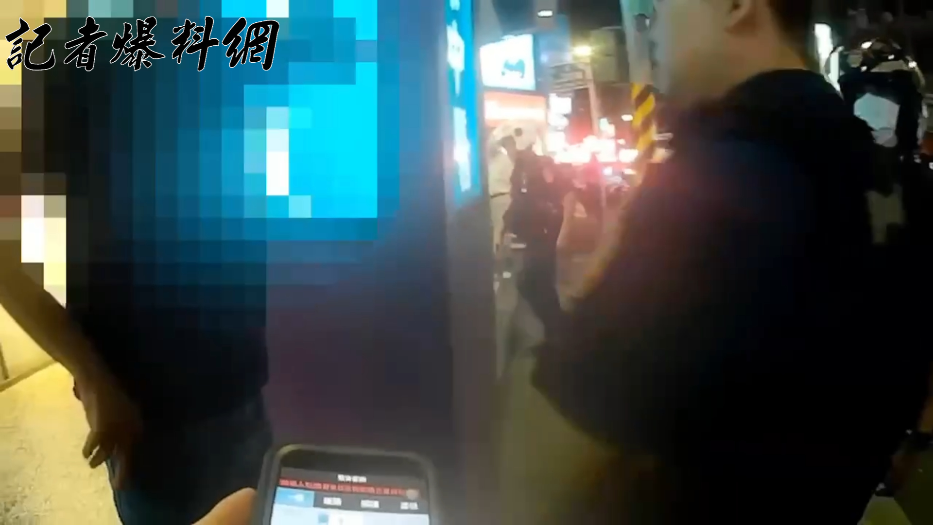 2名年約70歲的老先生原本是國小同學，有超過50年的深厚交情，沒想到同桌飲酒後卻爆發激烈口角，最終情緒失控，徒手拿起桌上菜盤互砸，導致2人頭部受傷流血。