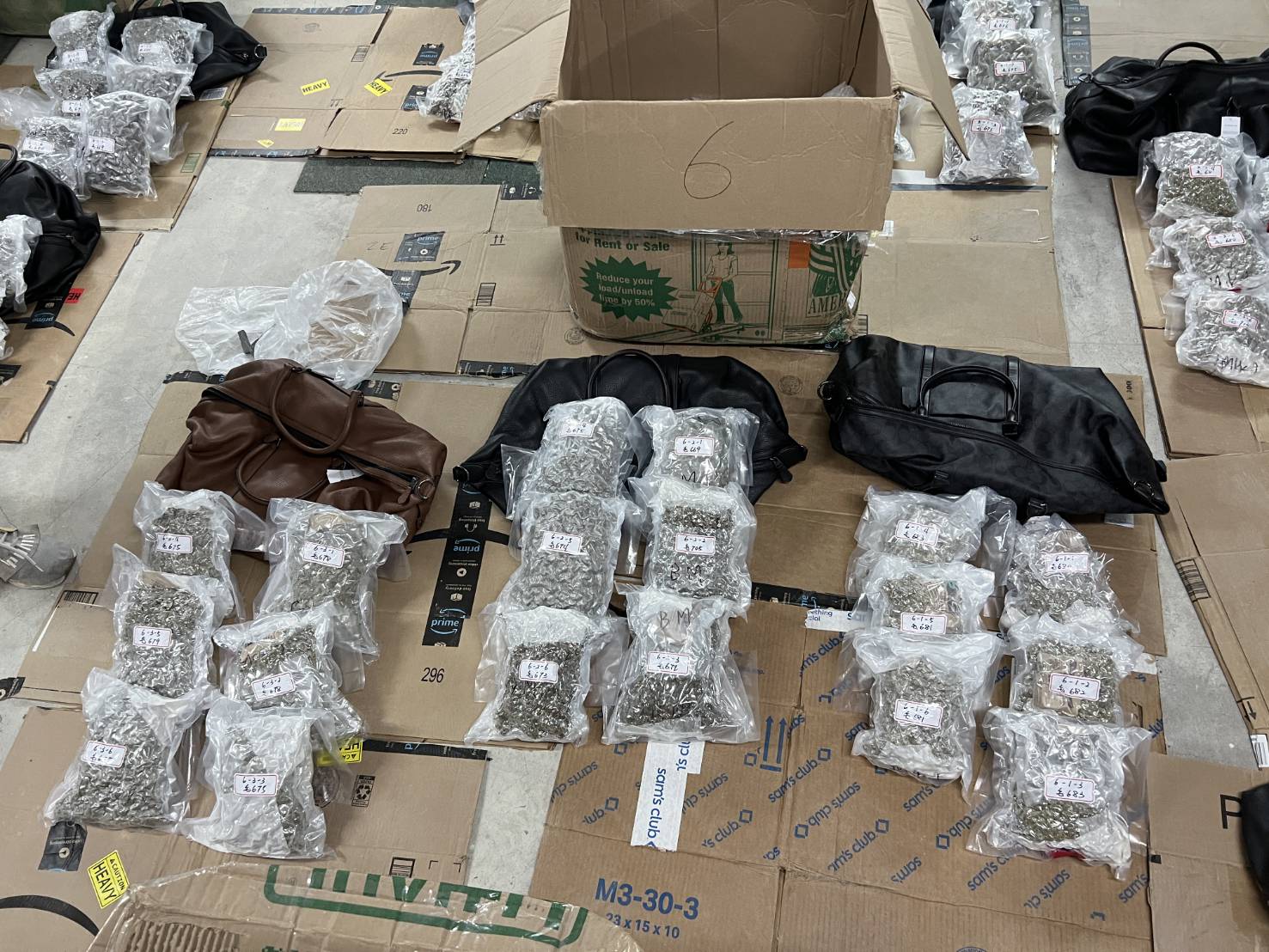 警方查獲毒品重達21萬公克。