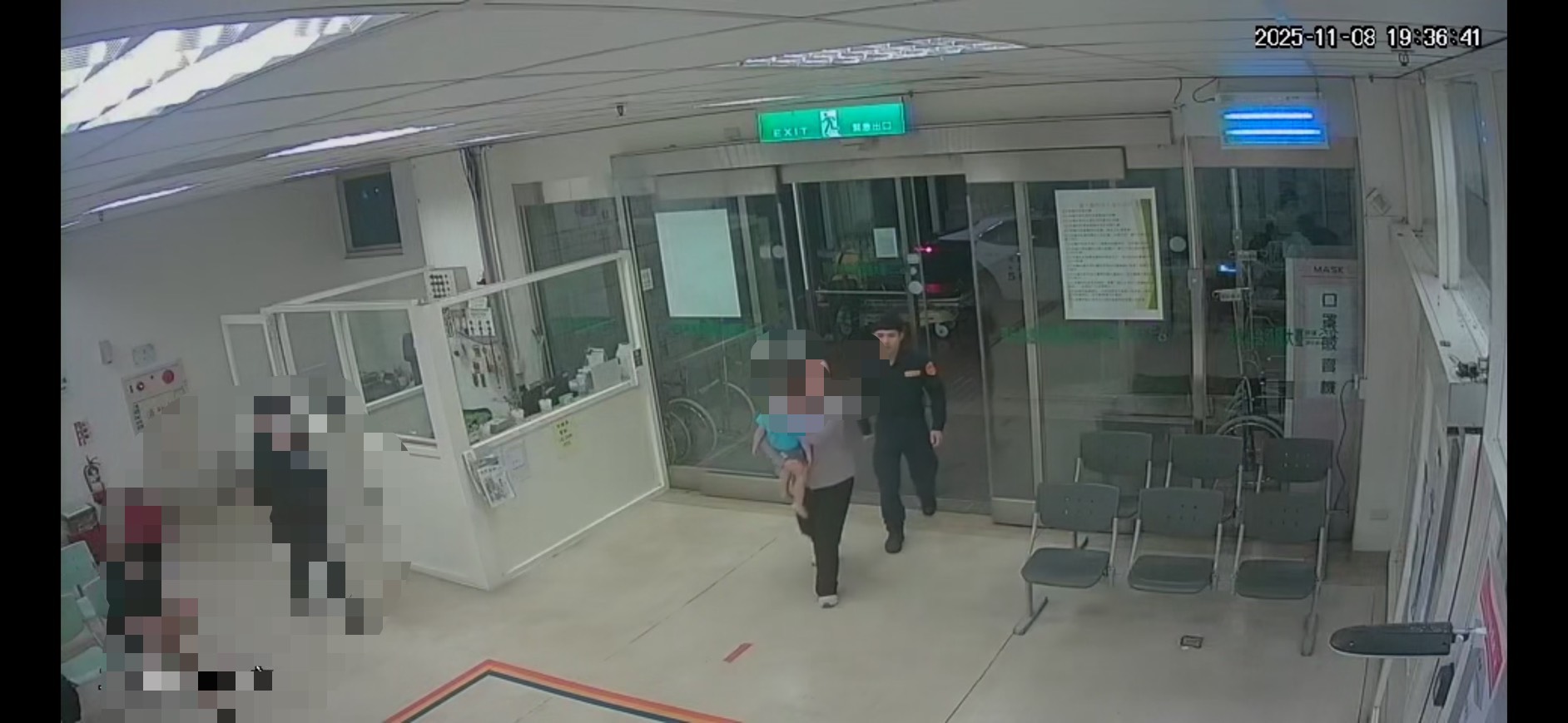 金山警方僅花費短短3分鐘就將母子護送至醫院急救,成功搶回孩子寶貴性命。