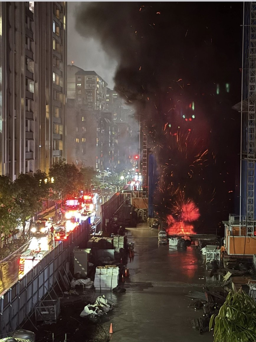 台北市松山區健康路325巷25弄1處住宅工地，今（13）日晚間20時許驚傳火警。