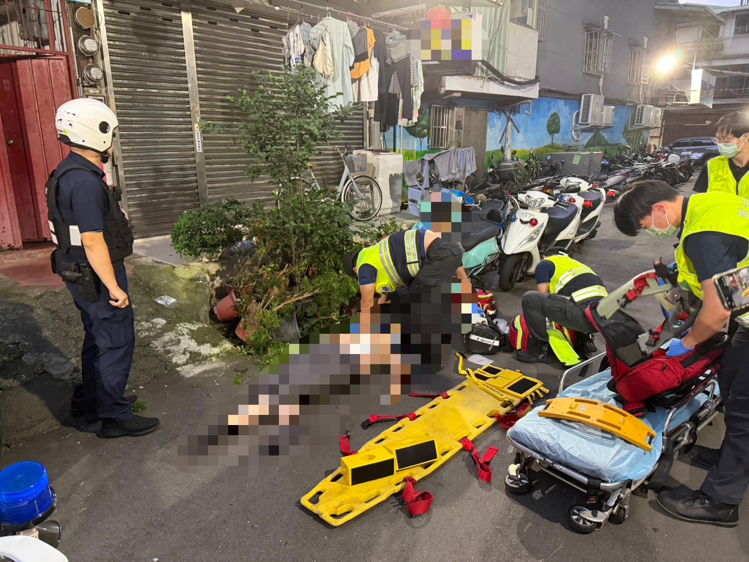 年約30多歲的男性已無生命跡象，且身體背部、手臂等多處有明顯的擦挫傷。