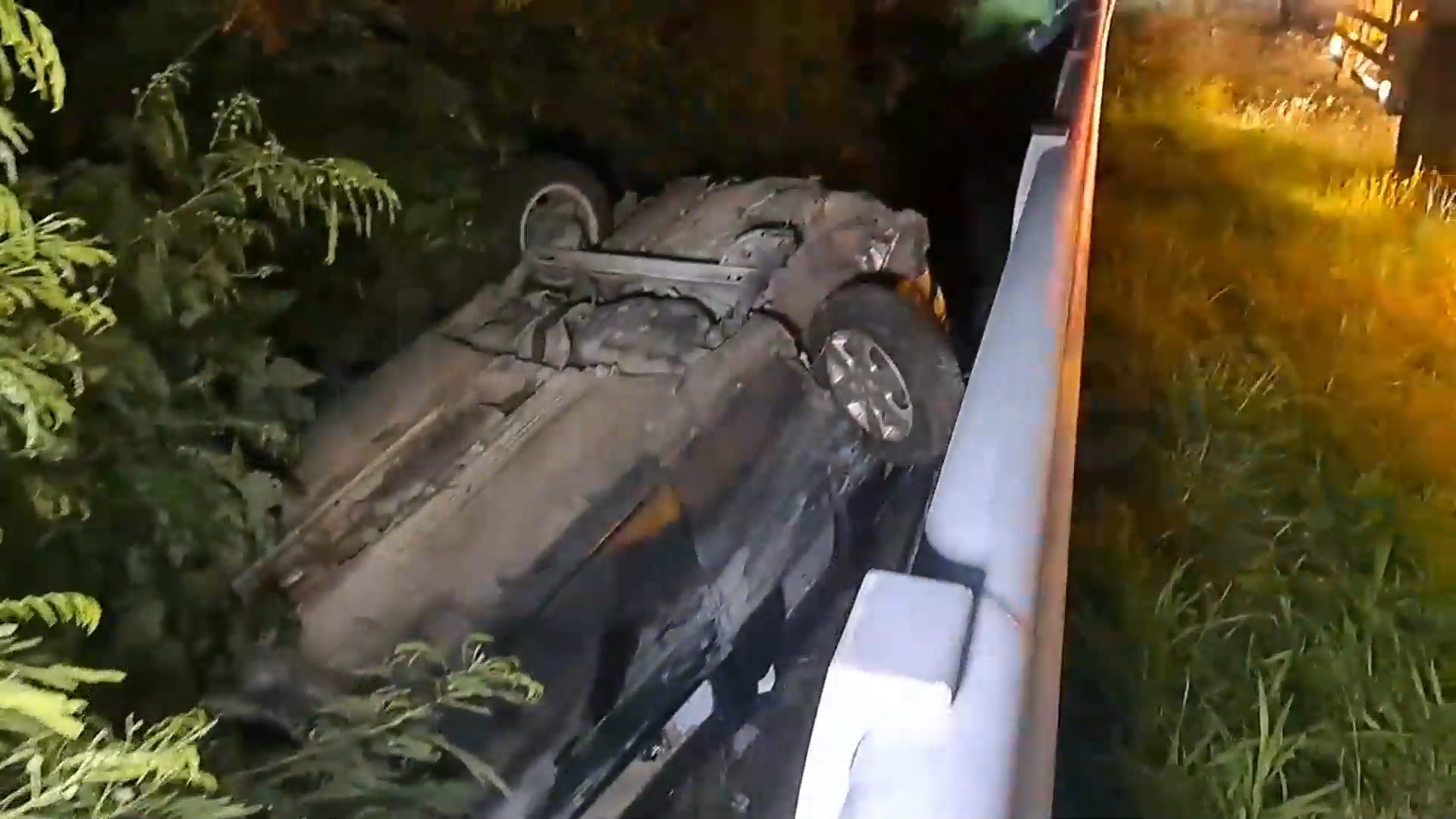 台東縣東河鄉今（19）日清晨4時許傳出1起離奇翻車事故。